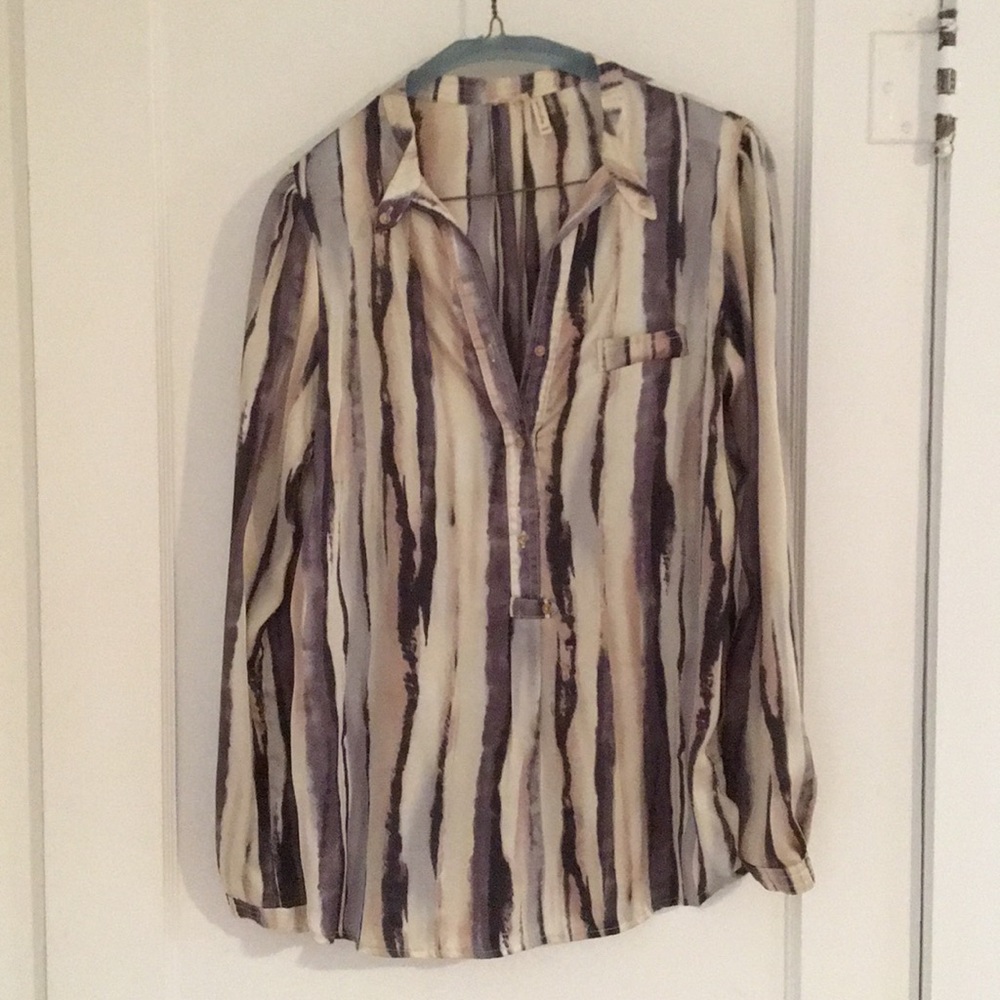 Silky front placard blouse